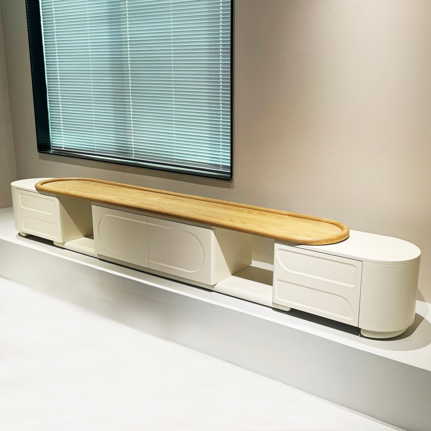 Tiberius Entertainment Unit